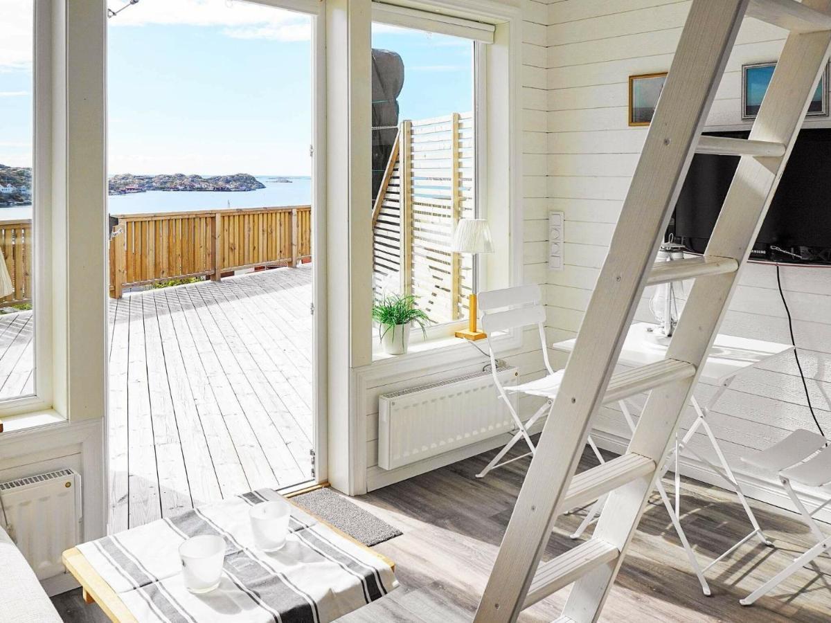 2 Person Holiday Home In R Nn Ng Rönnäng Camera foto